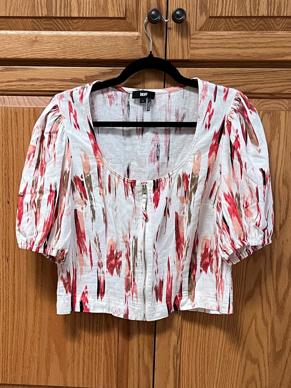 DKNY White and Red Printed Puff Sleeve Zip-Front Top, GUC, Size M